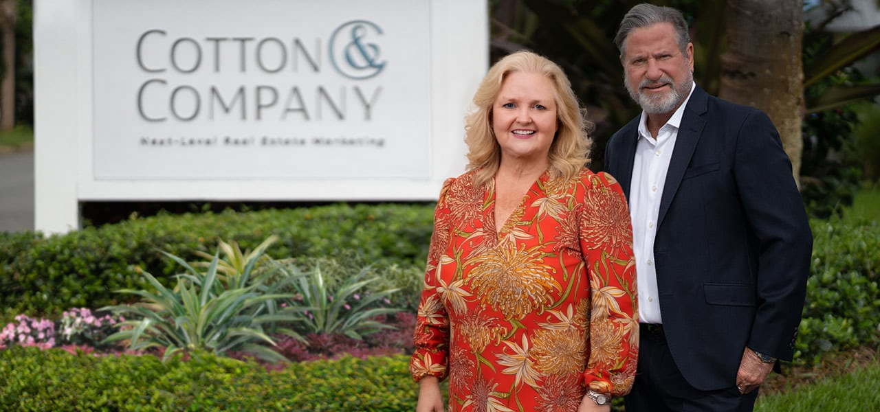 Laurie Andrews and Stephann Cotton in front of the Cotton & Company signage