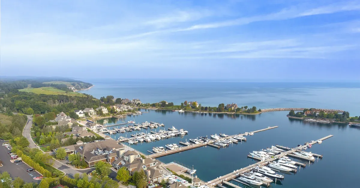 Bay Harbor Yacht Club Exterior
